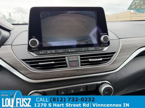 Used 2025 Nissan Altima 2.5 SV FWD image 21
