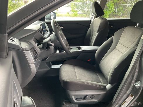 Used 2025 Nissan Rogue SV image 17