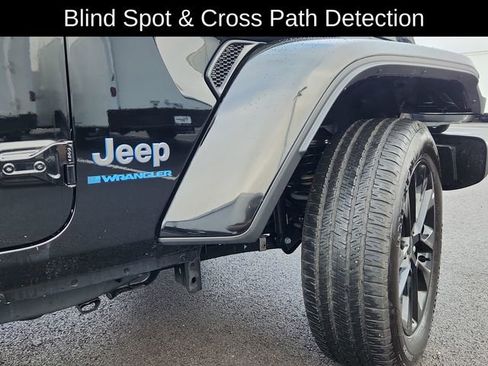 Used 2025 Jeep Wrangler Unlimited Sahara w/ Safety Group image 19