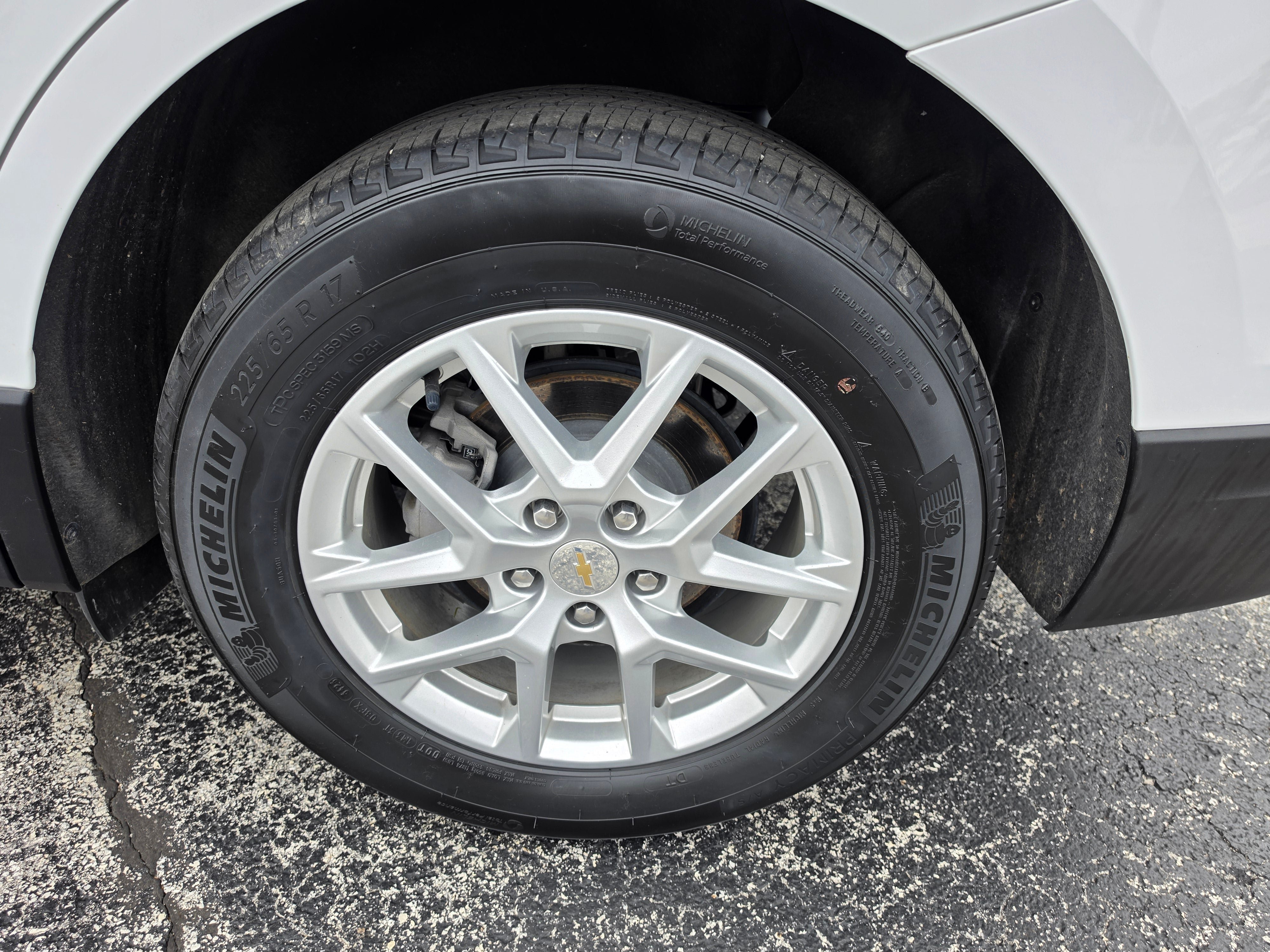 Certified 2024 Chevrolet Equinox LT w/ LPO, Floor Liner Package FWD image 13