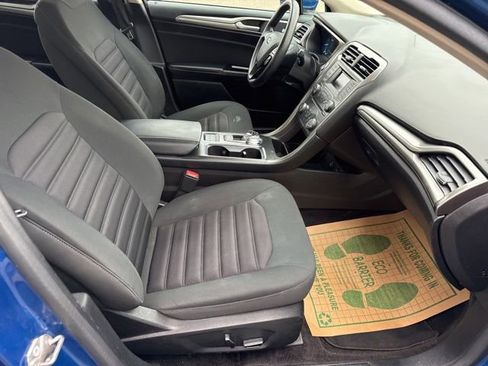 Used 2017 Ford Fusion SE FWD image 28