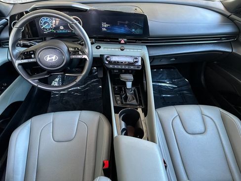 Used 2025 Hyundai Elantra Limited FWD image 12