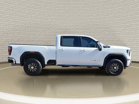 Used 2025 GMC Sierra 2500 AT4 w/ AT4 Premium Plus Package image 4