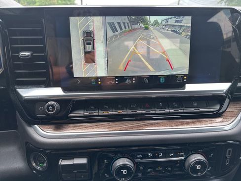 Used 2022 Chevrolet Silverado 1500 LT Trail Boss w/ LT Trail Boss Premium Package AWD/4WD image 15