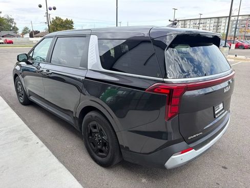 Used 2025 Kia Carnival FWD image 5
