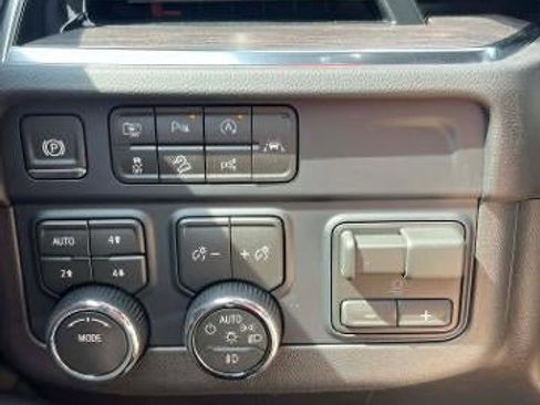 New 2026 Chevrolet Suburban Premier w/ Sun And Tow Package AWD/4WD image 8