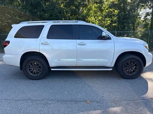 Used 2021 Toyota Sequoia Platinum AWD/4WD image 4