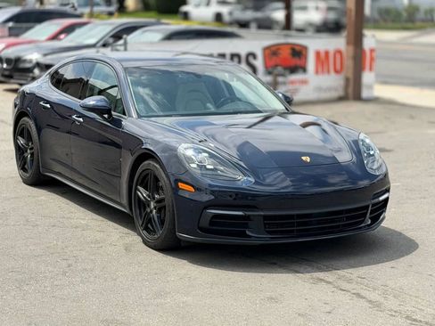 Used 2018 Porsche Panamera image 2