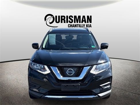 Used 2017 Nissan Rogue SV w/ SV Premium Package image 6