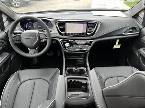 New 2024 Chrysler Pacifica Premium image 28
