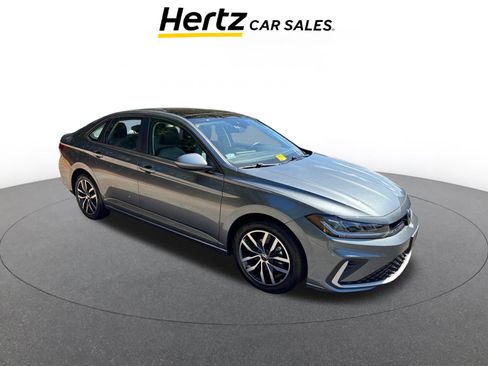 Used 2025 Volkswagen Jetta SE image 1