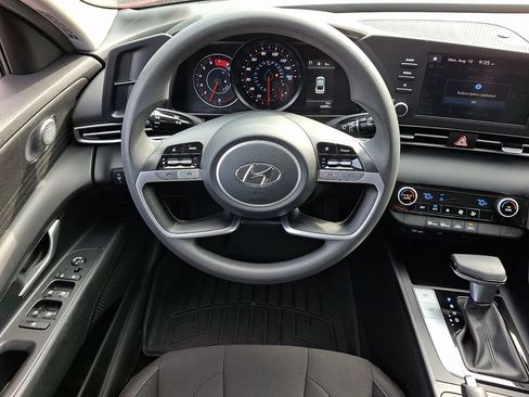 Used 2022 Hyundai Elantra SEL FWD image 2