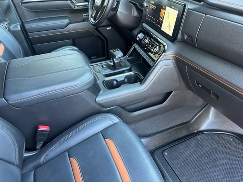 Used 2025 GMC Sierra 1500 AT4 w/ AT4 Premium Package AWD/4WD image 16