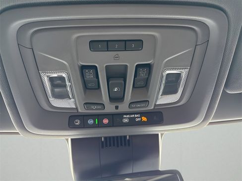 Used 2022 GMC Sierra 1500 SLT w/ SLT Convenience Package image 31