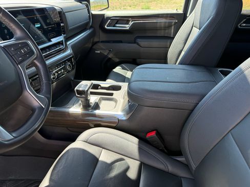 Used 2023 Chevrolet Silverado 1500 LT Trail Boss w/ Convenience Package II AWD/4WD image 28