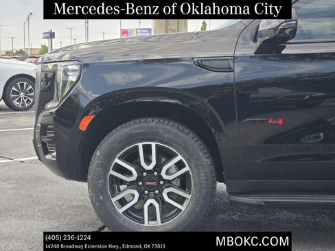 Used 2024 GMC Yukon AT4 w/ Technology Package AWD/4WD image 6