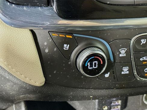 Used 2023 Chevrolet Traverse Premier FWD image 24