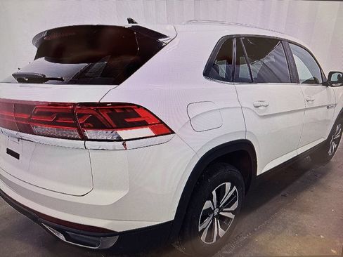 Used 2026 Volkswagen Atlas Cross Sport SE FWD image 3