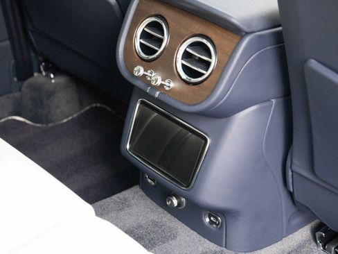 Used 2023 Bentley Bentayga image 38