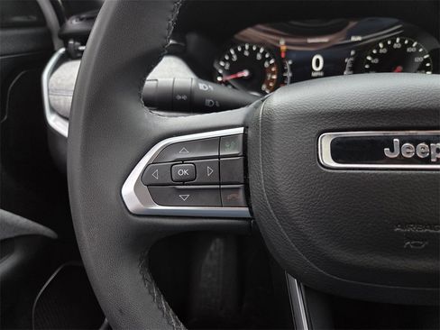 Used 2024 Jeep Compass Latitude image 24