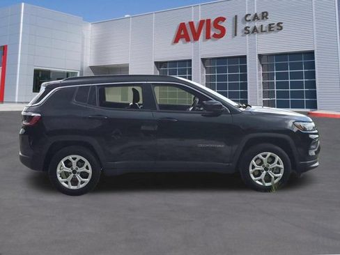 Used 2025 Jeep Compass Latitude w/ Sun & Sound Group AWD/4WD image 5