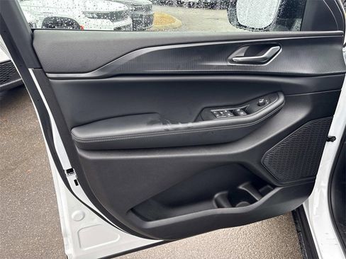 New 2025 Jeep Grand Cherokee L Altitude image 26