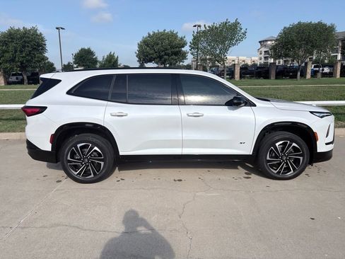 Used 2025 Buick Enclave Sport Touring FWD image 3