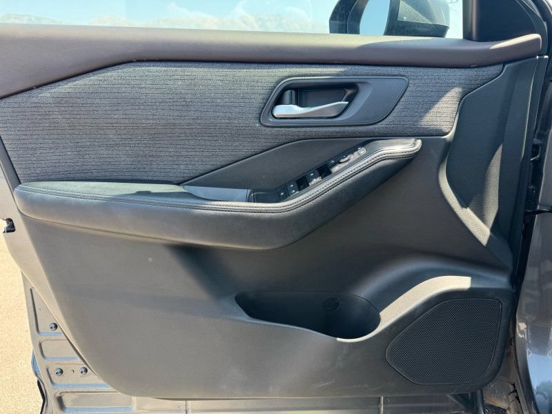 Used 2023 Nissan Rogue SV AWD/4WD image 10