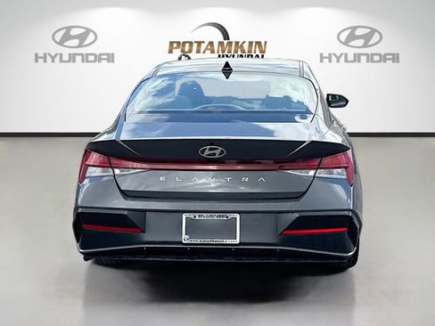 Certified 2025 Hyundai Elantra SEL image 6