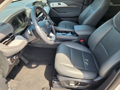 New 2026 Ford Explorer Active w/ Active Comfort Package RWD image 10