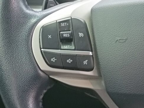 Used 2020 Ford Explorer XLT RWD image 25