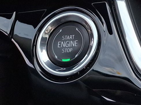 Used 2024 Chevrolet Trax RS w/ Sunroof Package image 25