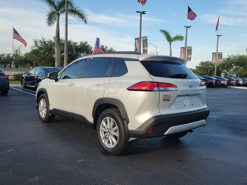 Used 2024 Toyota Corolla Cross LE image 9