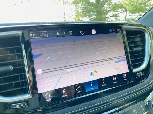 Used 2022 Chrysler Pacifica Limited w/ S Appearance Package image 20