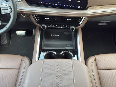 New 2026 Chevrolet Suburban High Country image 25