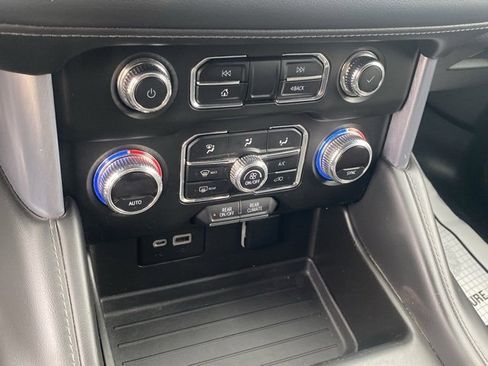 Used 2022 GMC Yukon SLE image 23