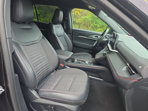 Used 2025 Ford Explorer ST-Line w/ ST-Line Street Pack AWD/4WD image 21