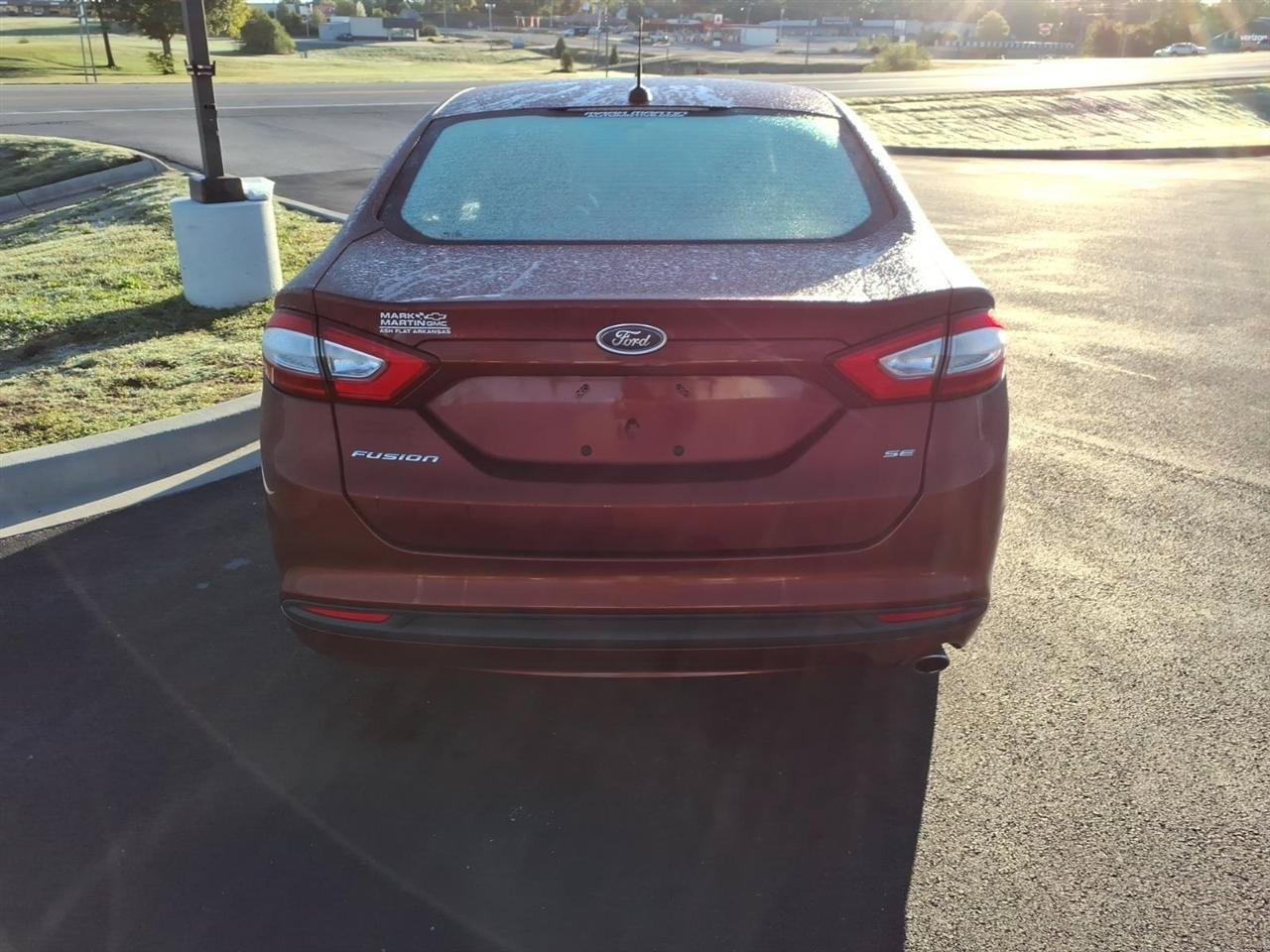 Used 2014 Ford Fusion SE FWD image 4