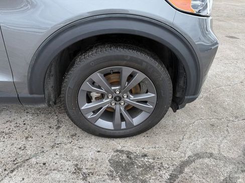 Certified 2022 Ford Explorer XLT w/ Equipment Group 202A AWD/4WD image 30