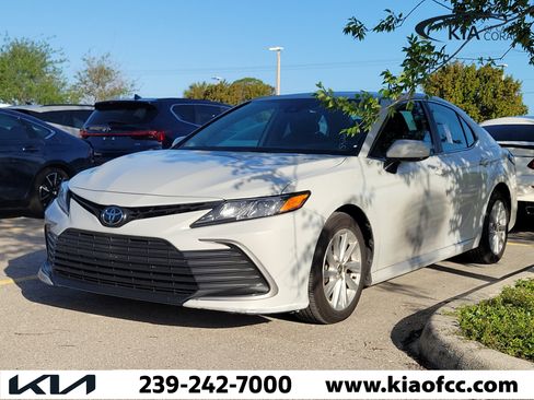 Used 2022 Toyota Camry LE image 3