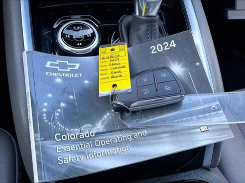 Used 2024 Chevrolet Colorado ZR2 w/ ZR2 Convenience Package III AWD/4WD image 15