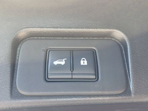 Used 2023 Nissan Rogue SL AWD/4WD image 13