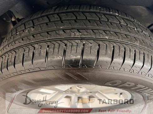 Used 2018 Chevrolet Suburban LT RWD image 15