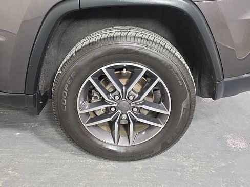 Used 2019 Jeep Grand Cherokee Laredo w/ Laredo X Package AWD/4WD image 34