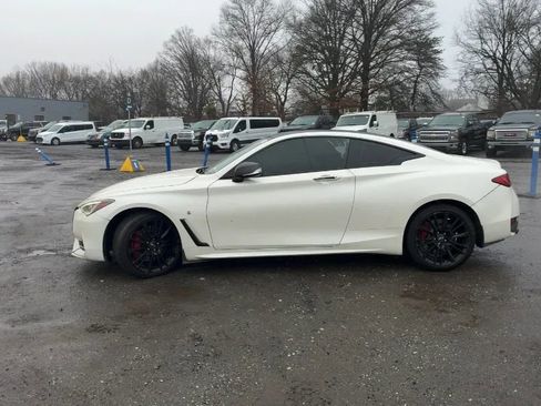 Used 2017 INFINITI Q60 Red Sport 400 image 2