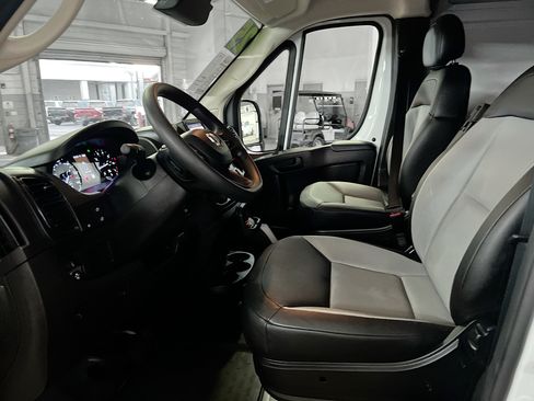 Used 2025 RAM ProMaster 2500 w/ Convenience Group FWD image 15
