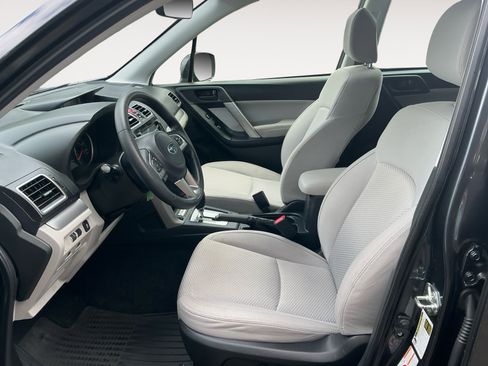 Used 2018 Subaru Forester 2.5i Premium w/ Protection Package #1 AWD/4WD image 9
