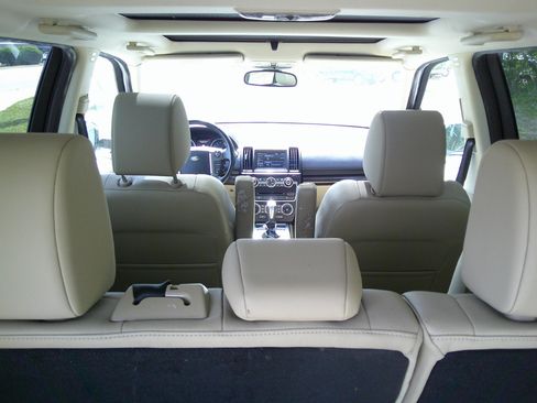 Used 2013 Land Rover LR2 image 13