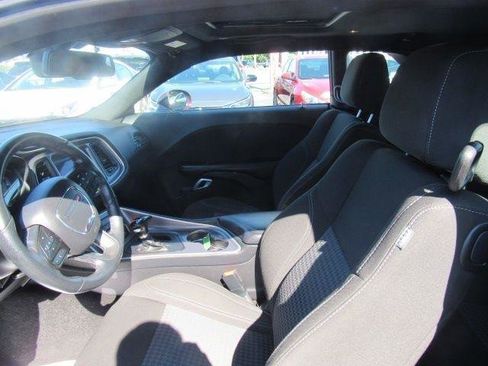 Used 2021 Dodge Challenger SXT w/ Driver Convenience Group RWD image 9