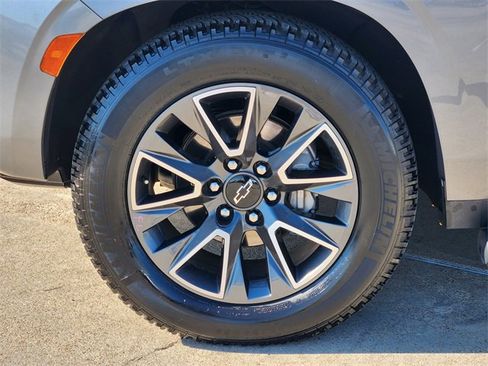 Used 2022 Chevrolet Suburban Z71 w/ Z71 Off-Road Package image 10